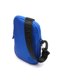 Kompakt blå zippered ficka med svart avtagbar rem och klämma, med en liten präglad oval logotyp nära det nedre hörnet.