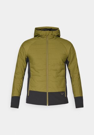 Giacca isolante verde oliva e nera con cappuccio, caratterizzata da una zip frontale completa, tasche laterali e una superficie texturizzata.