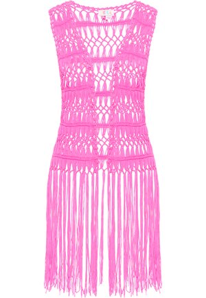 Chaleco de ganchillo en color rosa con un diseño abierto y detalles de flecos en la parte inferior, confeccionado con hilo suave y un tejido texturizado.