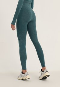 Even&Odd active 7/8 LENGTH HIGH RISE SEAMLESS LEGGINGS WITH CONTRAST PANEL - Legingi - mint