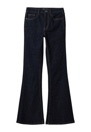 Jean flare en denim bleu foncé avec poches avant et arrière, passants de ceinture et coutures contrastées.