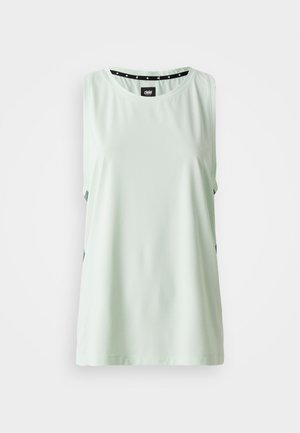 Débardeur vert menthe sans manches avec un col rond, texture lisse, et découpes sur les côtés ; présente un tissu à pois noirs au niveau du cou.