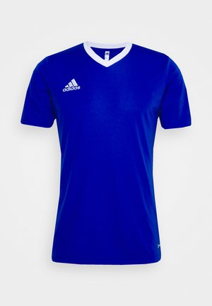 Tricou sportiv albastru cu decolteu în V, mâneci scurte, accente albe la guler și logo-ul alb Adidas pe partea stângă a pieptului. Textură de țesătură netedă.