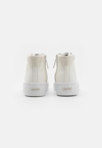 Calvin Klein VULC  - Zapatillas altas - white/dark ecru