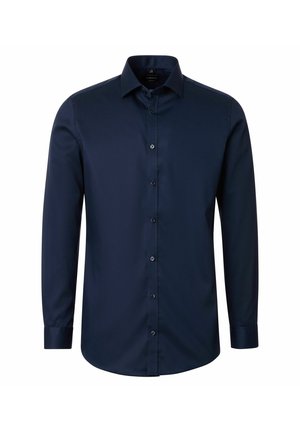 Granatowa koszula męska z długim rękawem, zapinana na guziki z klasycznym kołnierzykiem, prezentowana na białym tle.