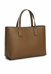 Bruine leren schoudertas met een gestructureerde afwerking, twee handvatten bovenaan en contrasterende zwarte stiksels langs de randen. Rechthoekige vorm.