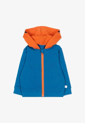 Sweat à capuche zippé pour enfants bleu avec une doublure intérieure de capuche orange et une fermeture éclair orange assortie sur fond blanc.