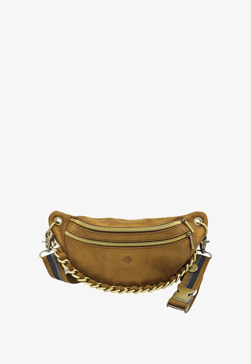 Sac taille en suède marron avec deux zips dorés, détail de chaîne dorée et sangle en tissu rayé réglable avec boucle en métal.