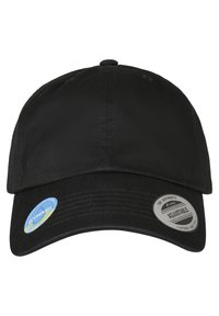 Gorra de béisbol negra, diseño ajustable, material de algodón, visera curva, cuenta con etiquetas de adhesivos "ECO WASH" y "AJUSTABLE".