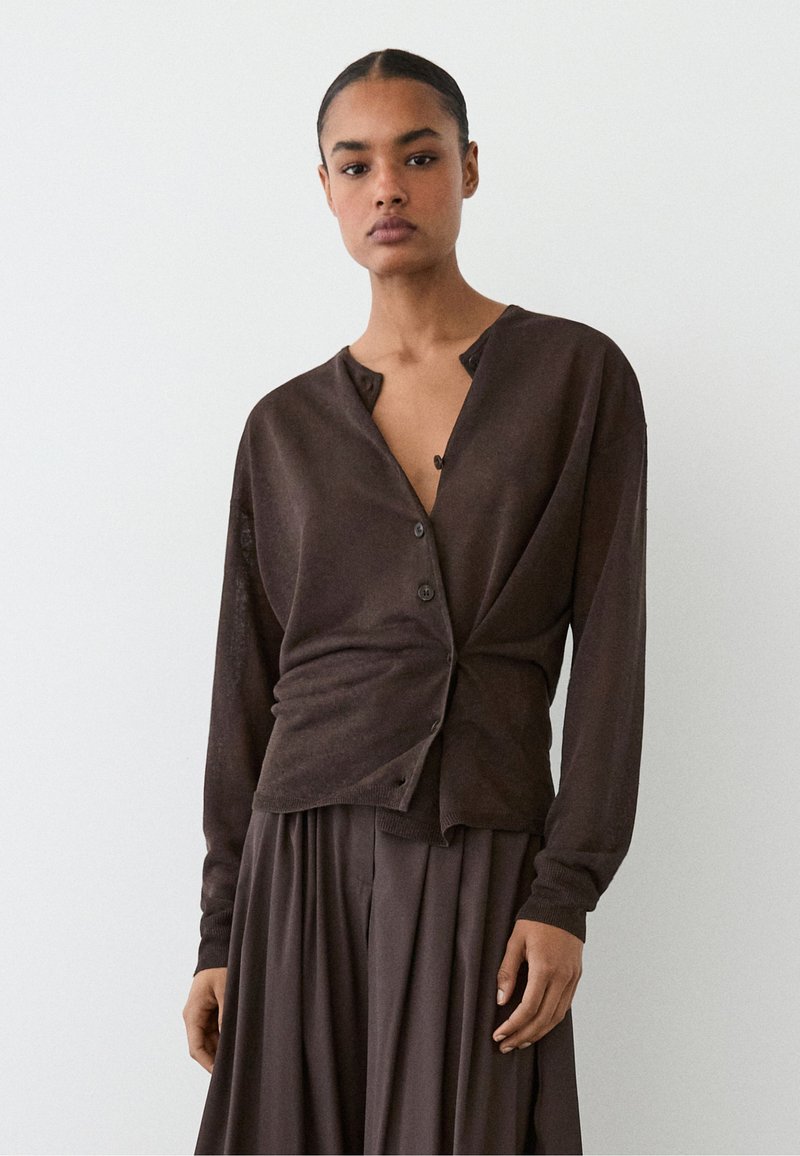Massimo Dutti Strickjacke - dark brown