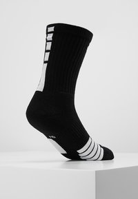 Must have ribidega mustris mustad sport sokid, valged aktsendid ja triibud kanna juures. Sokkidel on tugevdatud varvas ja tallatoe tugi mugavuse jaoks.