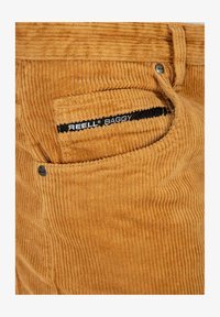 Unselected, 260 golden sand cord