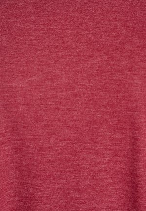 Tissu rouge chiné avec une texture douce. Le matériau semble léger et légèrement extensible, présentant une couleur uniforme.
