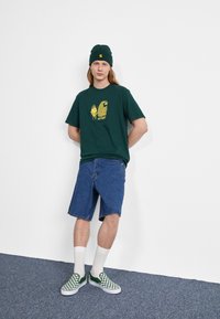 Carhartt WIP CHASE BEANIE UNISEX - Kootud müts - discovery green/gold