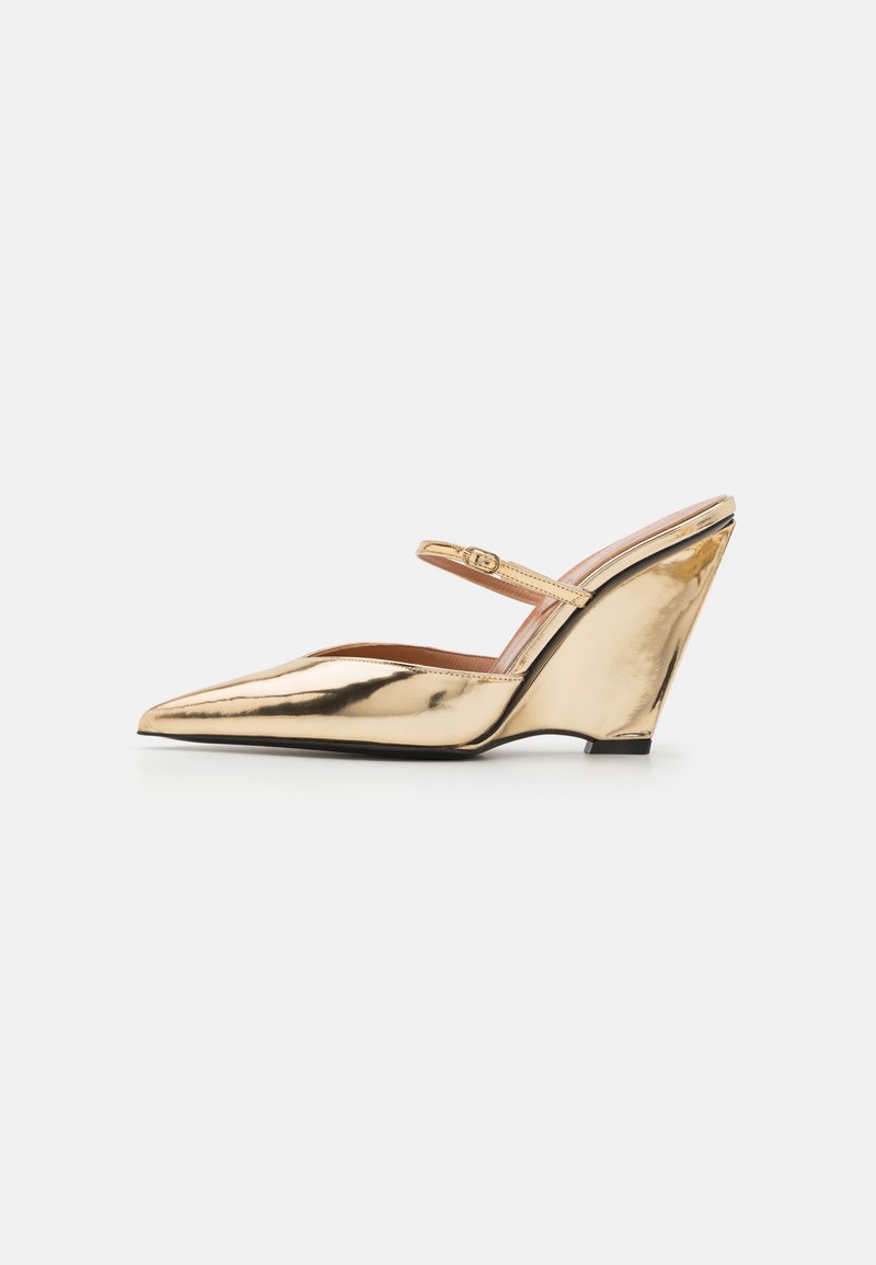 DACCORI RUBY WEDGE - Mules à talons - liquid gold/doré - ZALANDO