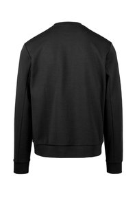 Felpa nera con colletto rotondo, maniche lunghe, polsini e fondo in costina. Realizzata in un tessuto liscio e leggero, presenta un taglio semplice.