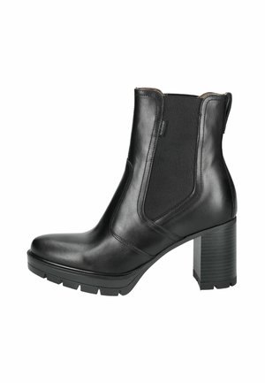 Bottines noires en cuir avec un talon bloc haut, des panneaux latéraux élastiques et une semelle en caoutchouc texturé. Présente un design élégant avec un bout pointu.