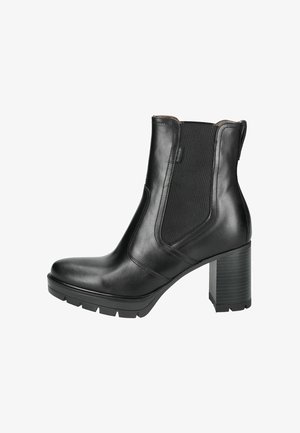 Bottines noires en cuir avec un talon bloc haut, des panneaux latéraux élastiques et une semelle en caoutchouc texturé. Présente un design élégant avec un bout pointu.