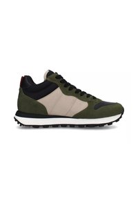 Sneaker in suede verde e pelle nera con un pannello in tessuto beige, lacci neri e una suola bianca. Presenta una superficie testurizzata e un accento posteriore.