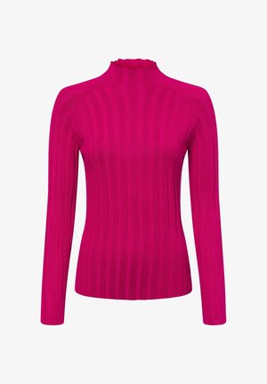 Pull long à manches longues en tricot côtelé fuchsia avec col montant et silhouette cintrée, présenté sur un fond blanc.