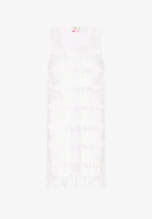 Hvid ærmeløs kjole med et hæklet design, der har udskårne mønstre og frynsede kanter. Let vævning, velegnet til varmt vejr.