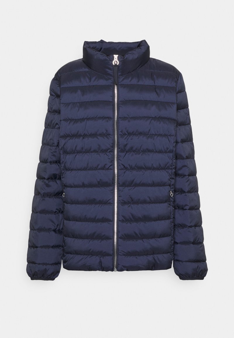 Marine blauwe pufferjack met hoge kraag, horizontaal gestikt patroon, ritssluiting en elastische manchetten. Lichtgewicht en textielachtige stof.