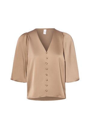 Blouse en satin beige avec col en V, manches bouffantes mi-longues et une rangée de boutons recouverts sur le devant au centre.