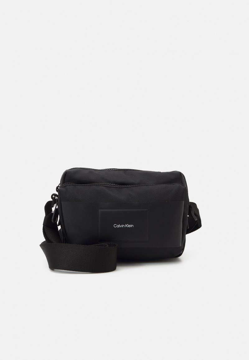 Calvin Klein MUST CAMERA BAG UNISEX Sac bandoulière black/noir