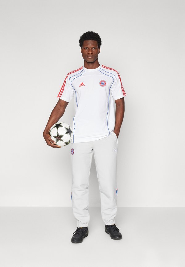 FC BAYERN MUENCHEN TEE - Club wear3