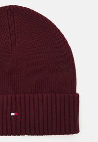 Tommy Hilfiger FLAG BEANIE UNISEX - Beanie - deep rouge