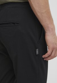 11 Project PRPALMER REGULAR FIT - Joggebukse - black
