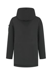 Zwarte capuchonjack met een soepele, matte afwerking. Voorzien van lange mouwen en een utility pocket op de linkerarm. Eenvoudig, functioneel ontwerp.