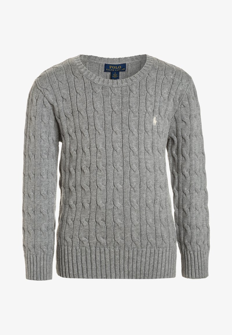 Pull en maille grise avec des manches longues, un col rond, un ourlet et des poignets côtelés. Présente un petit logo sur la poitrine. Fabriqué en tissu texturé.