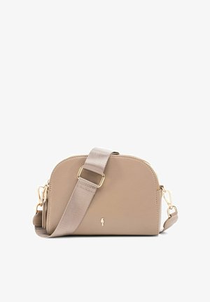 Mała beżowa skórzana torba na ramię z szerokim regulowanym taupe paskiem i złotymi elementami, na białym tle.