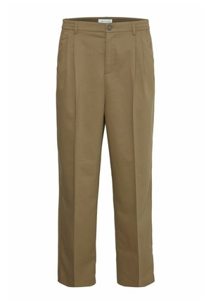 Sötétkhaki nadrág, amely testre szabott szabással rendelkezik, két elülső pliszével, egy gombos zárással és sima textil felülettel.
