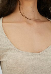 Stradivarius Robe fourreau - stone