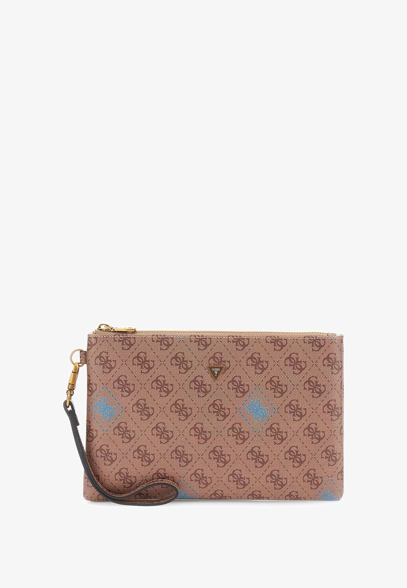 Rudos raštuotos rankinės rankenėlė su auksine užtrauktuku, mėlynomis detalėmis ir nuimamu juodu dirželiu, su mažu trikampiu Guess logotipu.