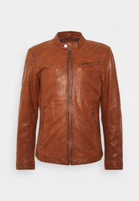 Giacca di pelle marrone con colletto alto, zip frontale e tasca verticale con zip sul petto. Texture liscia e design aderente.