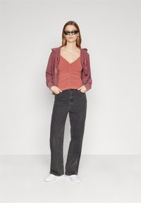 BDG Urban Outfitters YARA RUCHED STRAPPY CAMI - Top - rust