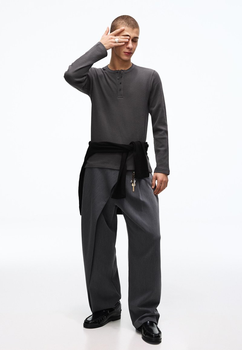 FEOYA – Maglietta Henley Uomo, Maniche Lunghe E Corte, Girocollo, Slim Fit, In Misto Cotone, Con Taschino E Tre Bottoni, Colori Vari