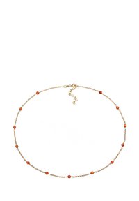 Guld kæde med små runde orange perler, der er jævnt fordelt langs længden. Har en lås og en justerbar forlængerkæde.