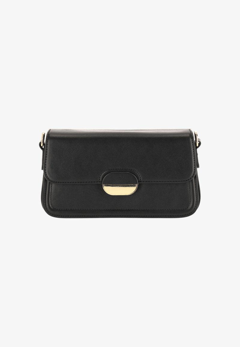 Bolso de cuero negro con cierre de solapa, con detalle de herrajes en tono dorado y textura suave. De forma compacta y rectangular.