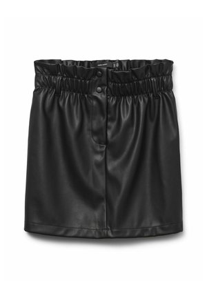 Crna suknja od umjetne kože s elastičnim pojasom, prednjim kopčanjem na dugmad, glatkom teksturom i blago raširenim oblikom.