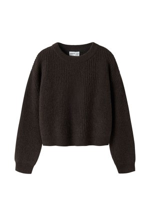 Pull en maille marron foncé avec manches longues et col rond, présentant une texture côtelée et une coupe légèrement courte.
