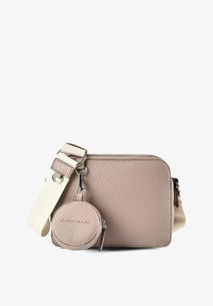 Bolso bandolera beige con textura, correa ancha ajustable y monedero redondo adjunto con el logo "TOM TAILOR" en relieve.