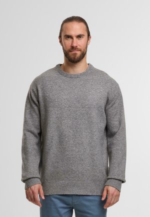 Grau gestrickter Pullover mit rundem Ausschnitt, ausgestattet mit gerippten Bündchen und Saum, aus einem weichen, wollähnlichen Material gefertigt.