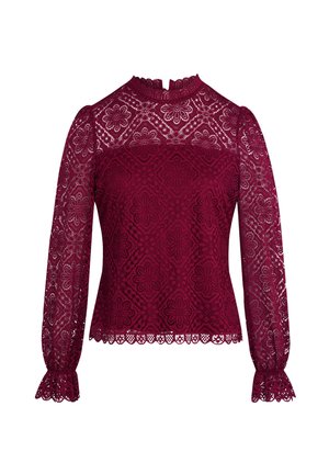 Blusa in pizzo bordeaux con maniche lunghe trasparenti, motivo floreale, collo alto con rifinitura frastagliata e dettaglio di orlo scallop.