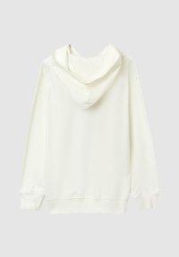 Hoodie off-white semplice con maniche lunghe, polsini a coste e cappuccio, mostrato da dietro su uno sfondo grigio chiaro.