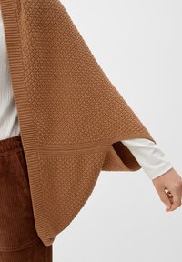 s.Oliver PONCHO - Poncho - sandstein