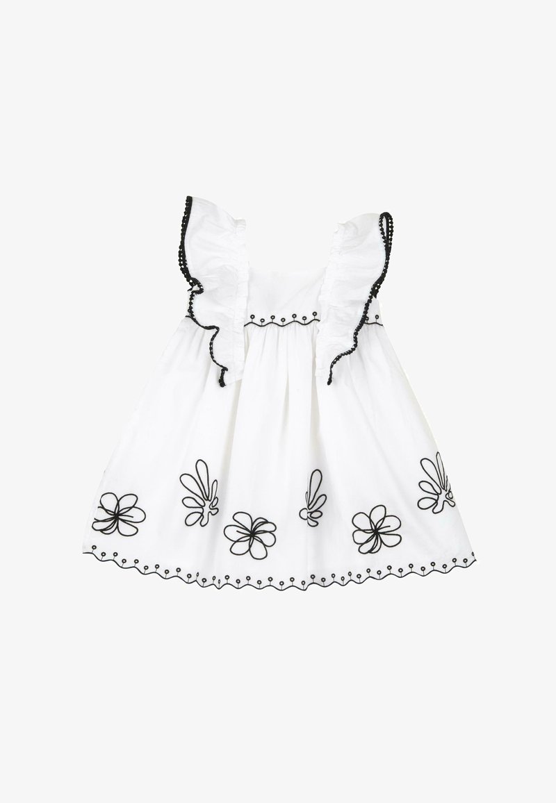 Robe blanche avec des manches à volants, broderie noire de fleurs et détails en bordure à volants, fabriquée en tissu léger, design A-line décontracté.